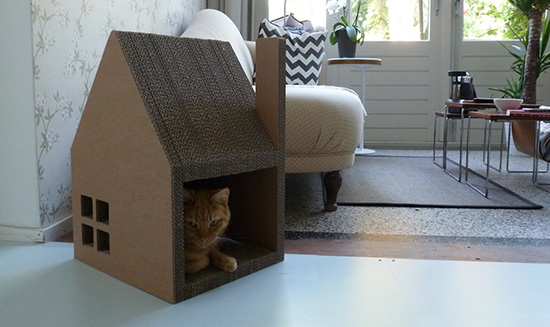 Krabhuis Cardboard Cat Playhouse