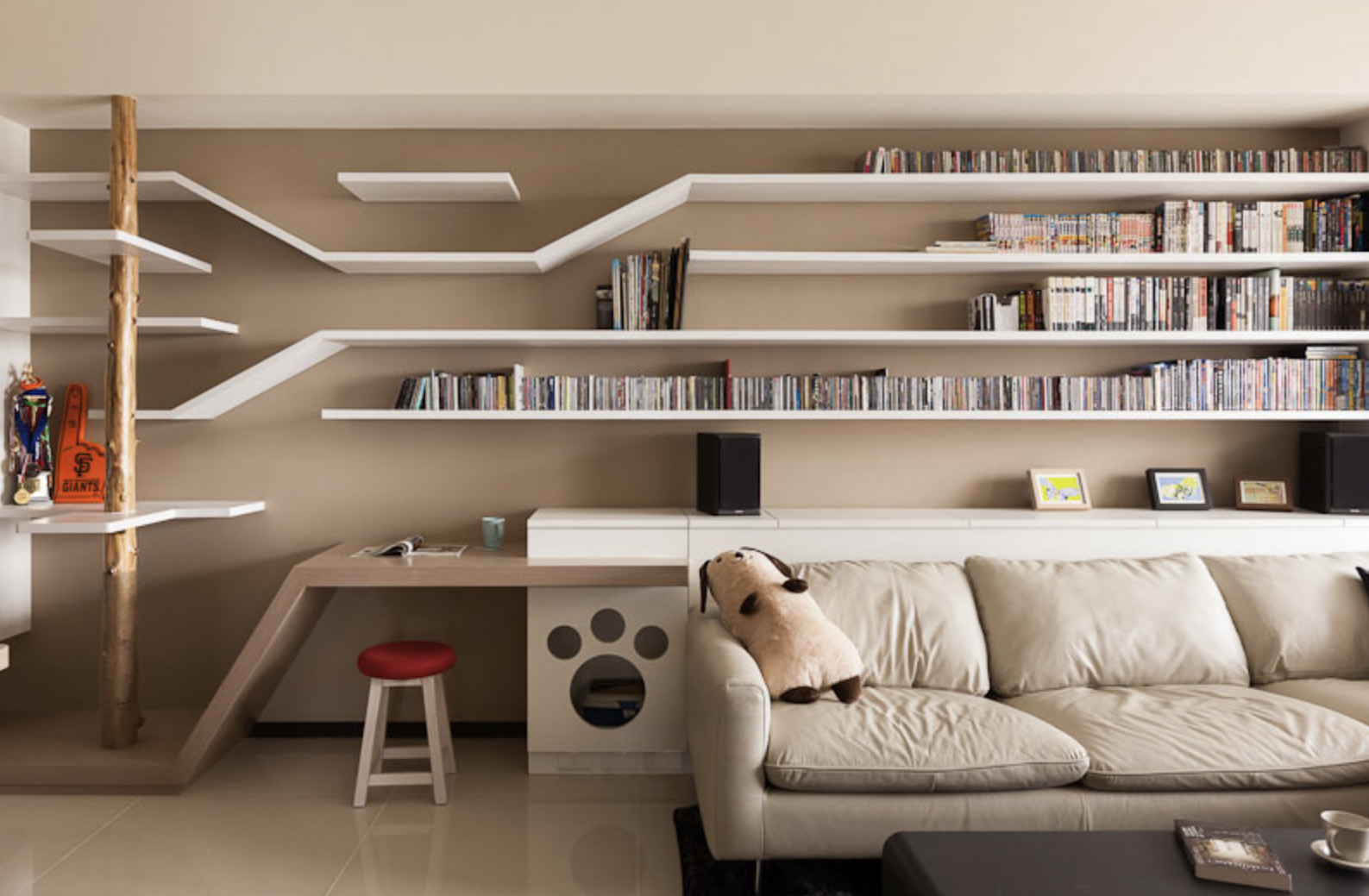 Cat-friendly architecture in Taiwan, climbing shelves, bookshelf