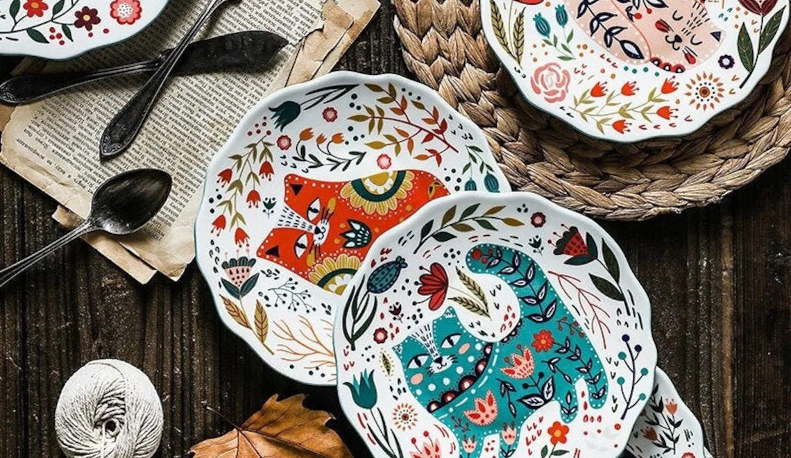 Hand Painted Ceramic Plates Featuring Nordic-inspired Cat Designs