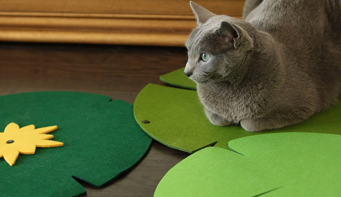 Lily Lounge & Scratch Pad for Cats from Noots Pets