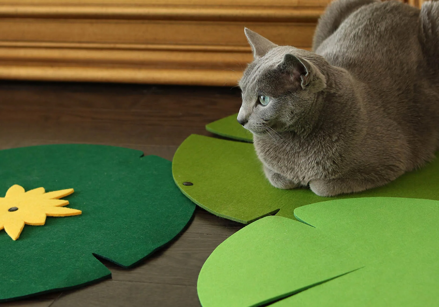 Lily Lounge & Scratch Pad for Cats from Noots Pets • hauspanther