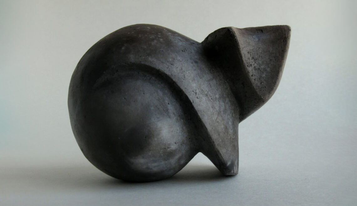 Modern Minimalist Cat Sculptures From Mudrenko Ceramics